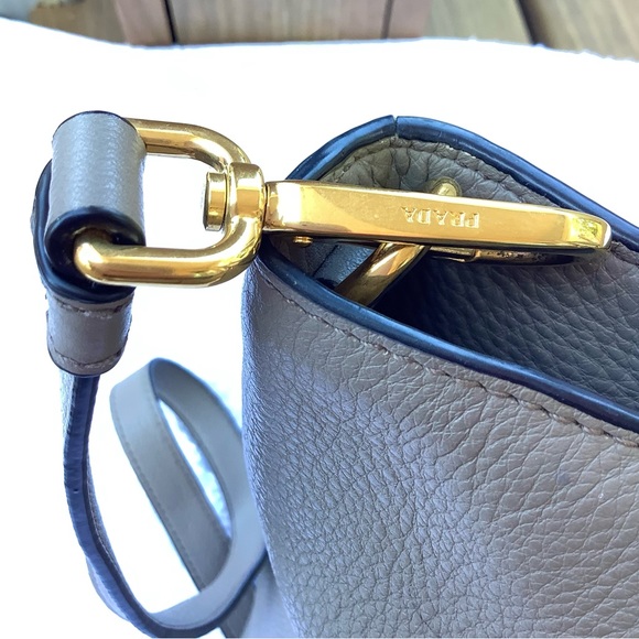 NICE genuine leather PRADA tote bag 🌷🌷 - Picture 3 of 16